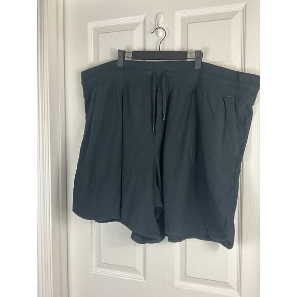 Athleta Farallon Midi Short Size 3X Black 7 Inch Inseam Casual Comfort Plus Sz N - Picture 7 of 12